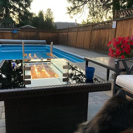 Bright Poolside Walkout Two Bedroom Basement Suite In The Okanagan Penticton Eksteriør billede