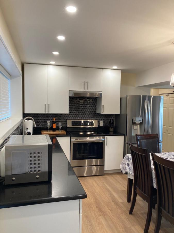 Bright Poolside Walkout Two Bedroom Basement Suite In The Okanagan Penticton Eksteriør billede