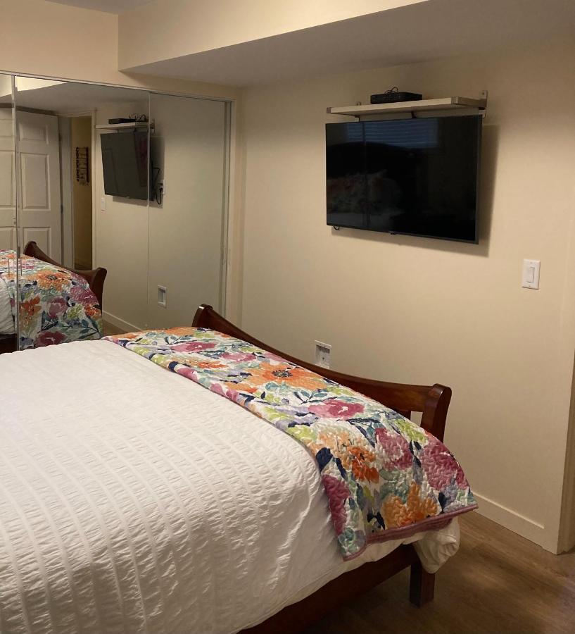 Bright Poolside Walkout Two Bedroom Basement Suite In The Okanagan Penticton Eksteriør billede