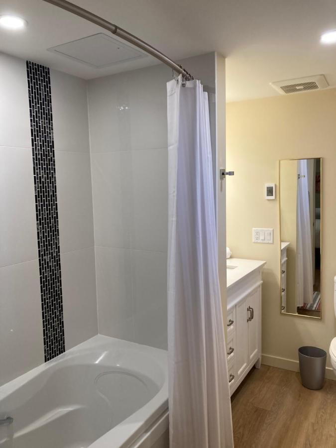 Bright Poolside Walkout Two Bedroom Basement Suite In The Okanagan Penticton Eksteriør billede