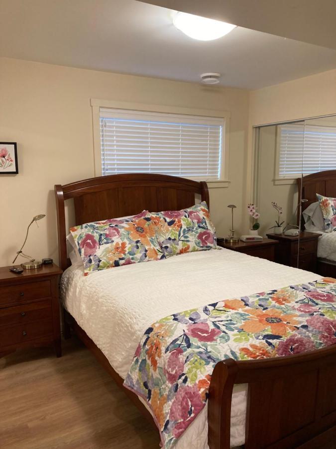 Bright Poolside Walkout Two Bedroom Basement Suite In The Okanagan Penticton Eksteriør billede