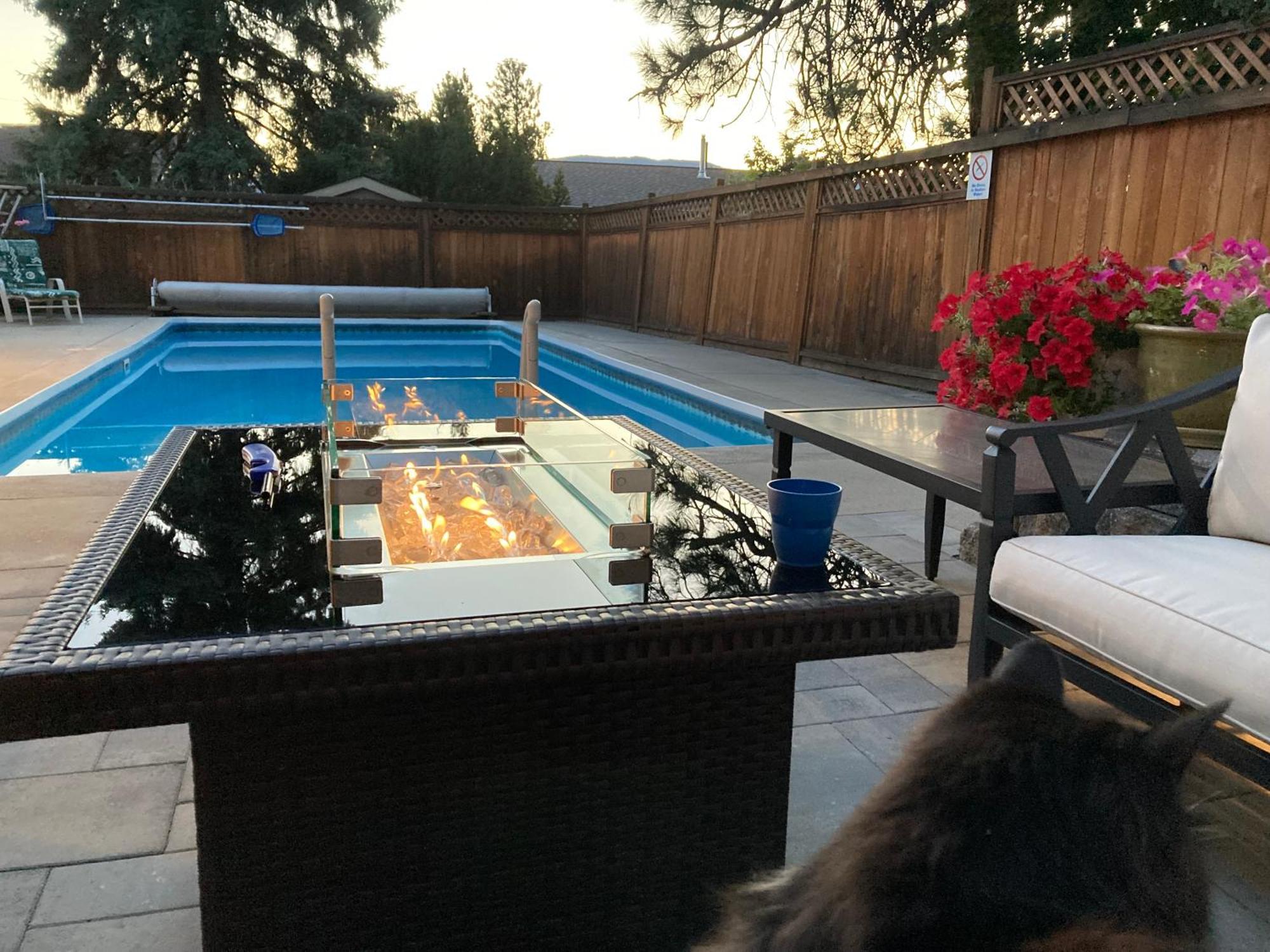 Bright Poolside Walkout Two Bedroom Basement Suite In The Okanagan Penticton Eksteriør billede